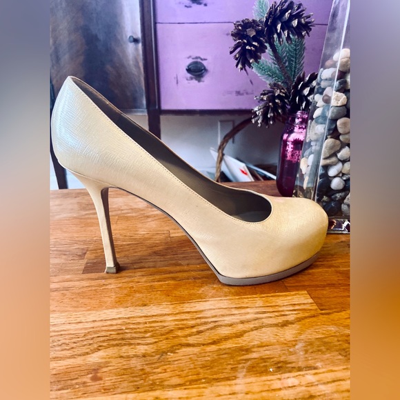YVES SAINT LAURENT Patent Leather Pumps Size 9 - Picture 1 of 13
